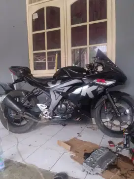GSX R150 2017 hitam