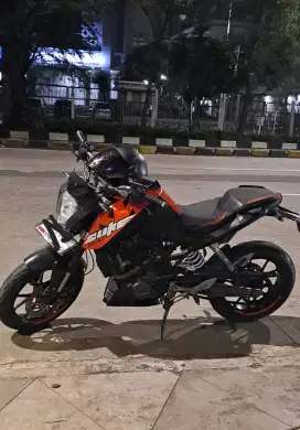Ktm duke black orange