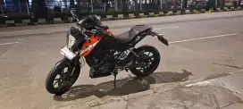 Ktm duke black orange