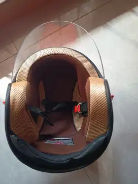 Helm orange bekas