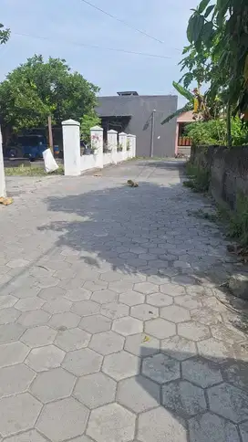 Tanah dan bangunan rumah dekat stadion maguwoharjo