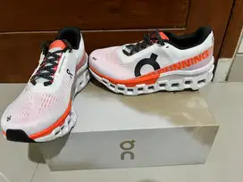 Sepatu on cloud monster