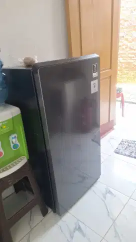 Kulkas 1 pintu merk Aqua
