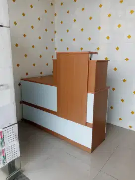 Meja kasir coklat putih p150