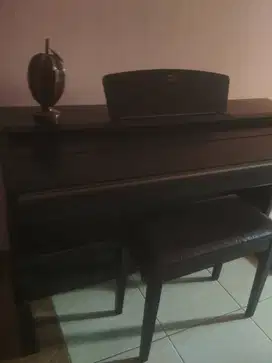 Piano Yamaha Arius V 240