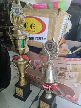 Piala ex hadiah lomba