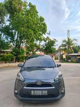 Sienta v jual cepat