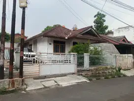 Rumah posisi hook Di antapani masuk 2 mobil