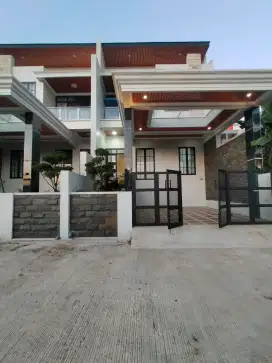 RUMAH MEWAH  SEMI.FURNISHIED TENGAH KOTA SEMARANG BARAT