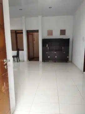 Disewakan Rumah 2 Lantai  Tinggal - Kantor