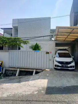 Rumah menarik konsep industrial lokasi sejuk dago