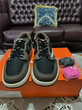 Travis Scott x Air Jordan 1 Low Reverse Mocha