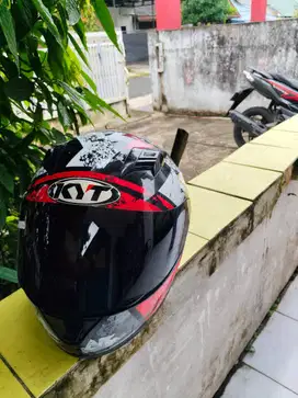 ️ Helm Full Face KYT – Stylish