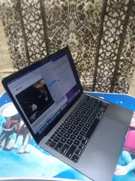 MacBook air retina 2020 8/256 batangan