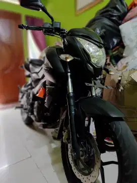 Bajaj Pulsar 200NS kekar Hitam