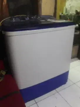 Jual mesin cuci merk aqua kpsitas 8kg fungsi normal