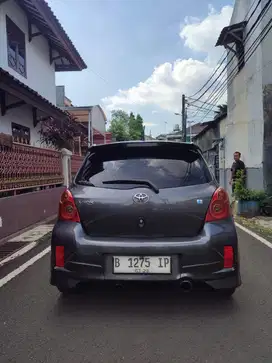 Toyota Yaris E at metic Tahun 2013 Abu2 metalik nopol Ganjil Jakarta