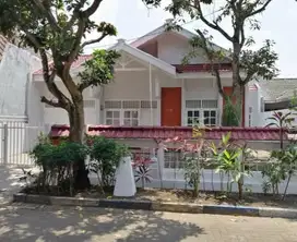 Dijual Rumah Klasik Araya BlokDepan