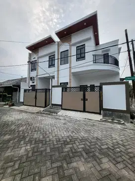 Rumah Hook 2 Lantai Di Perum. Rungkut Jaya Dekat Kebun Bibit Wonorejo