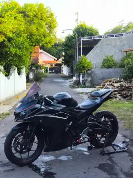 R25 2018 Hitam Lengkap