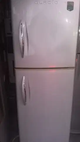 kulkas 2 pintu merek thosiba glacio normal murah