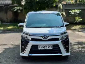 Toyota Voxy 2.0 AT Putih 2018 LOW KM