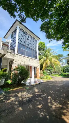 Rumah Disewakan Posisi Hook Fully Furnished di Emerald Bintaro