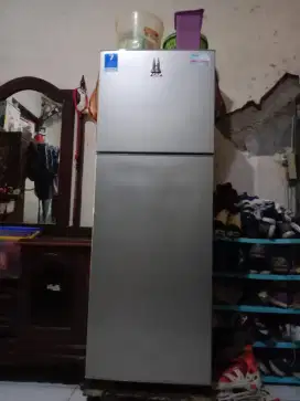 Dijual Cepat Kulkas 2 pintu Merk Aqua , No Minus !!!