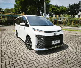 TOYOTA VOXY 2022 KM 20 RIBU FULL ORIGINAL GOOD CONDITION