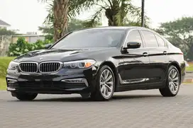Kalah sm intern? BMW 520i Luxury 2018 Black Luxury 320i e300 c300 c200