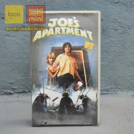 Kaset Video VHS JOE'S APARTMENT (Display Only)