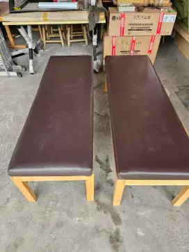 Kursi panjang busa kaki kayu