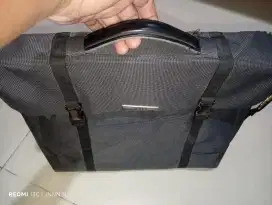 Tas laptop ukuran besar lagi bu