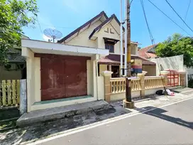 Rumah Bagus Terawat Tengah Kota Dekat