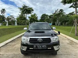 Toyota Fortuner G 2.7 Lux Automatic 2010 bensin Hitam