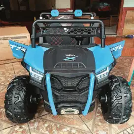MOBIL AKI REMOTE BAN KARET JUMBO 4WD