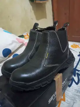 Dijual sepatu safety sevenpoint original,