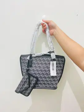 READY Russo Medium Black