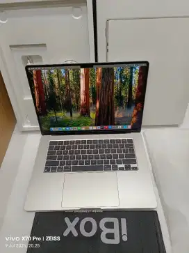 Macbook Air M3 15-iNci 8/256gb bh 100% istimewa Cc 56 like new fullset