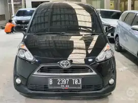 (TDP 14 Juta) Toyota Sienta V AT 2017 Hitam