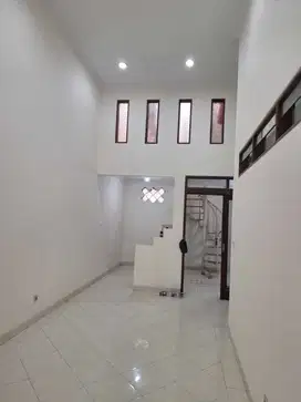 Rumah Siap Huni Nyaman Terawat  di Taman Kopo Indah 3 Bandung
