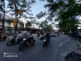 RUMAH DEKAT GRIYA ARCAMANIK BANDUNG Pusat Kuliner di Jalan Raya Utama