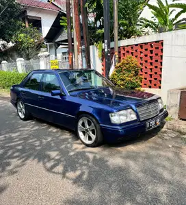 Mercedes-Benz E200 1988 Bensin