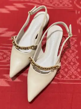 Sandal charles n keith bekas