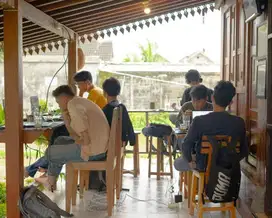 DICARI BARISTA / PENYAJI ANEKA MINUMAN DAN MAKANAN CAFE (LAKI-LAKI)