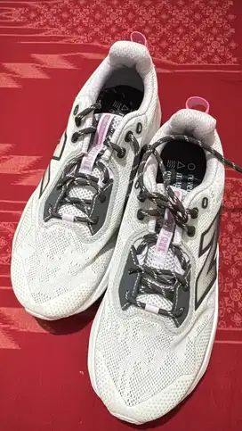 Sepatu olah raga new balance