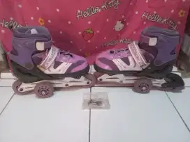 Sepatu Roda Anak
Ukuran L 38 - 42 Umur SD
SECOND.
Khusus
