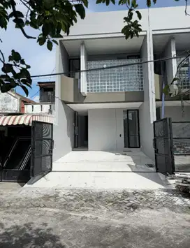 Rumah Sutorejo Tengah ~ emmi xmpc