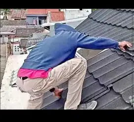 Tukang renovasi dan atap