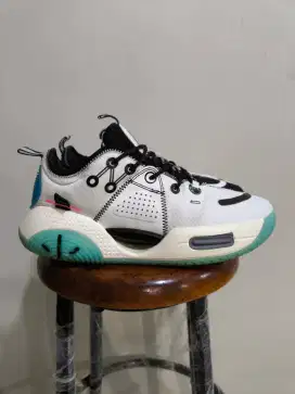 Sepatu Basket Badminton Running Tennis Bukan Lining Size 43